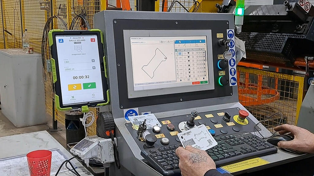 Automatically send production data to the machine